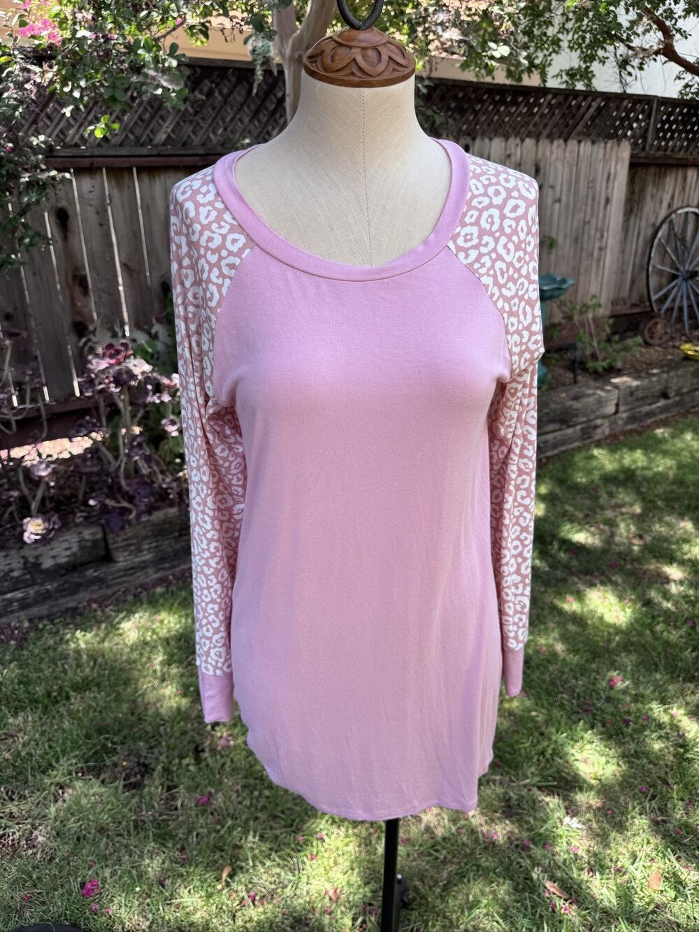 Magic Fit Pink Leopard Print Raglan Long Sleeve Shirt Women's Small? Top No Tag